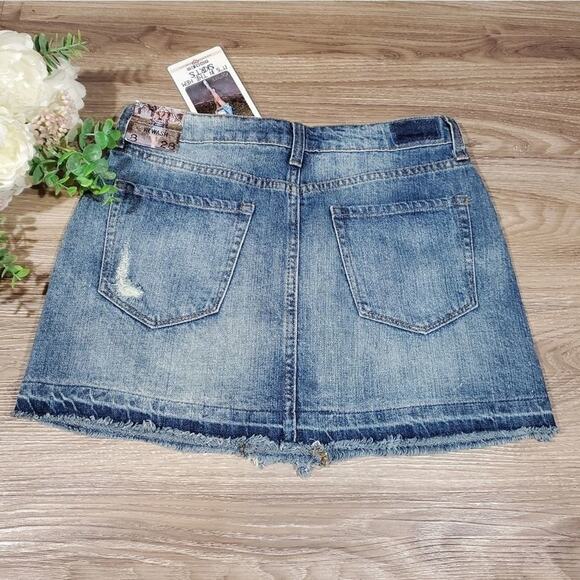 Rewash distressed raw hem Medium Wash denim Mini skirt size 28 New - Picture 2 of 9